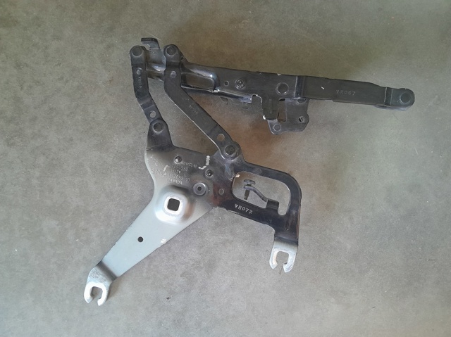 Петля капота, права 41007381782 BMW