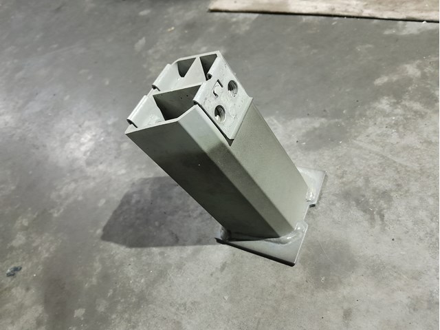 Кронштейн підсилювача переднього бампера 42551576 GM