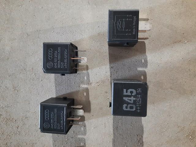 Реле вентилятора Skoda Octavia 4 A8