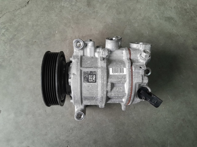 Компресор кондиціонера 4M0820803 VAG