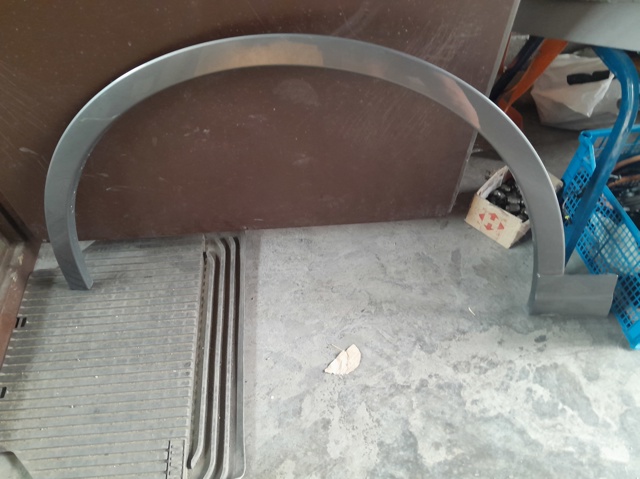 Розширювач передньої арки колеса, лівий 4M0853717A VAG