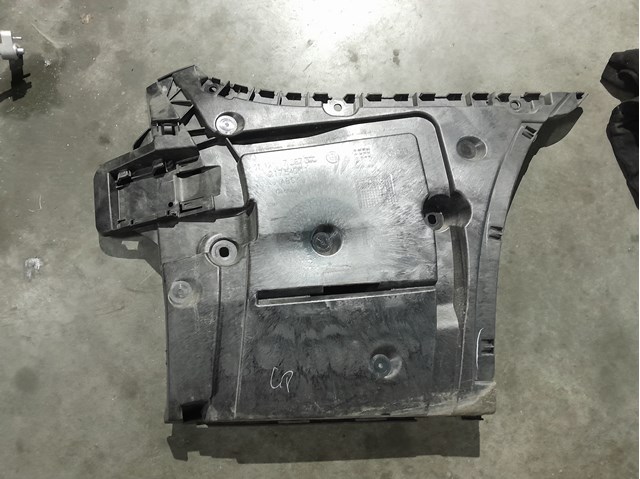 Кронштейн бампера заднього, правий 51127387300 BMW
