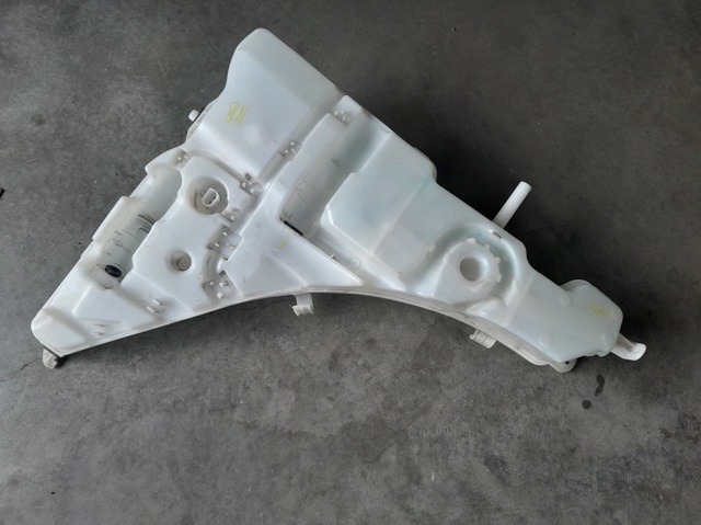 Бачок омивача лобового скла 61667304068 BMW