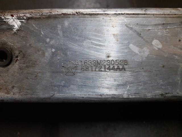 Кронштейн підсилювача переднього бампера 68172144AA CHRYSLER