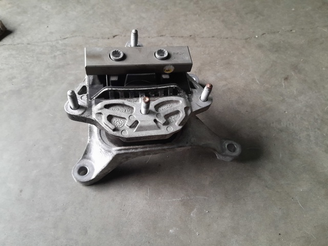 Опора кпп 8W0399156AQ VAG