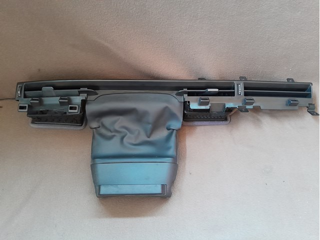 Решітка повітроводу ліва LJ8Z19893AH FORD