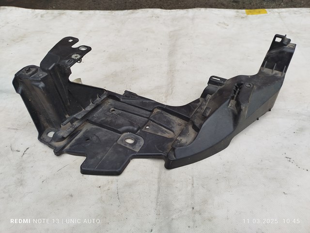 Ліве кріплення переднього бампера 622230005R RENAULT