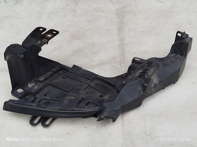 Лівий кронштейн переднього бампера 622232066R RENAULT