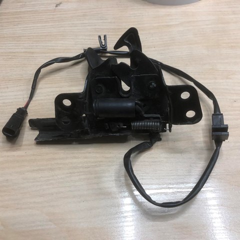 Запор капота (замок і привід замка капота) 81130F2500 HYUNDAI