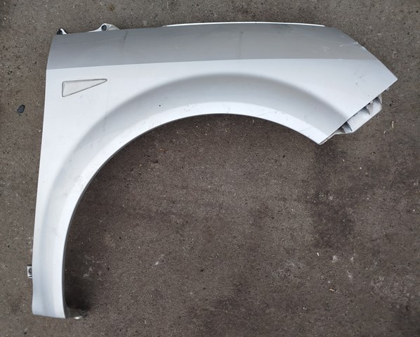 Переднє праве крило 8200020569 RENAULT