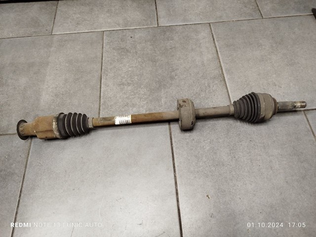 Піввісь передня, права 8200985007 RENAULT