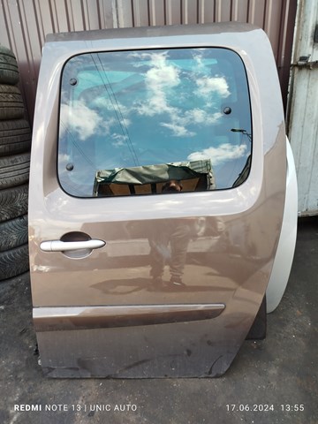 Двері бічні (зсувні), ліві 821013612R RENAULT