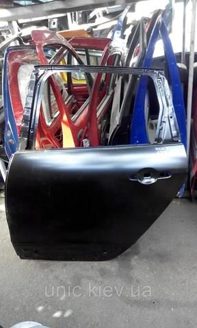 Двері задні 821017991R RENAULT