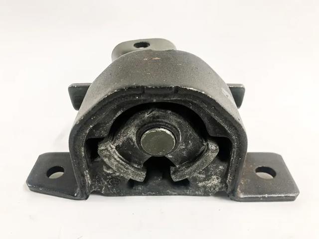 Права подушка мотора 1121095F0A NISSAN