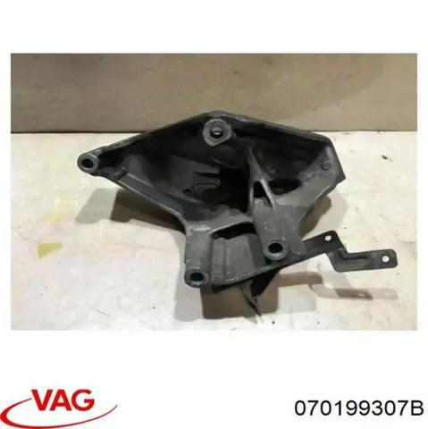 Кронштейн подушки (опори) двигуна, лівої 070199307B VAG