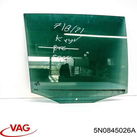 Скло задньої двері правої 5N0845026A VAG