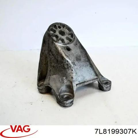 Кронштейн подушки (опори) двигуна, лівої 7L8199307K VAG