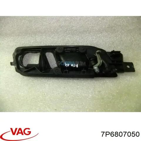 Напрямна переднього бампера, права 7P6807050 VAG