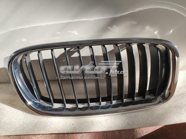 Решітка радіатора права 51137255412 BMW