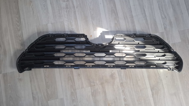 Решітка радіатора 531120R120 TOYOTA