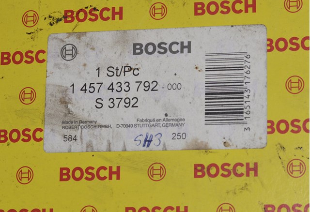 Автомобільний фільтр повітря 1457433792 BOSCH