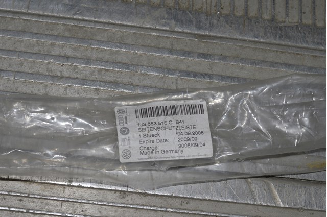 Накладка передніх дверей 1J3853515CB41 VAG