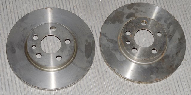 Диск переднього гальма 562033J BENDIX