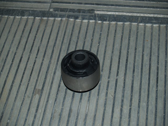 Сайлентблок передньої підвіски 7141020001 MEYLE