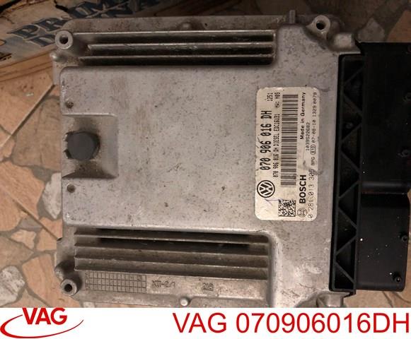 Комп'ютер двигуна 070906016DH VAG
