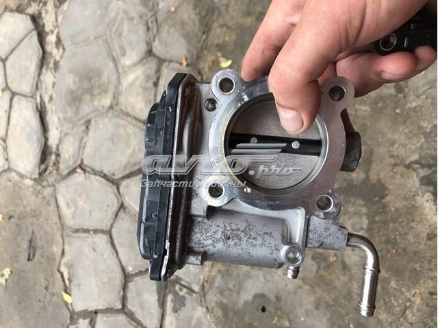 Дросільна заслінка в зборі 2203037040 TOYOTA