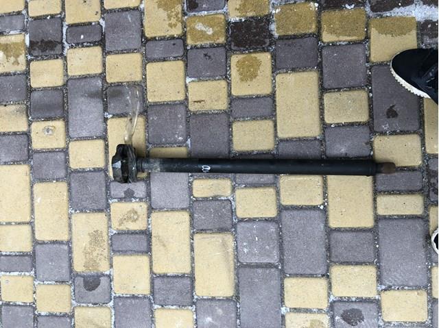 Вал карданний, передній 26207556019 BMW