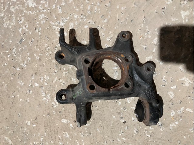 Цапфа поворотного кулака 4230502140 TOYOTA