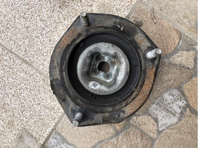 Опора пружини задньої лівої 4876033080 TOYOTA