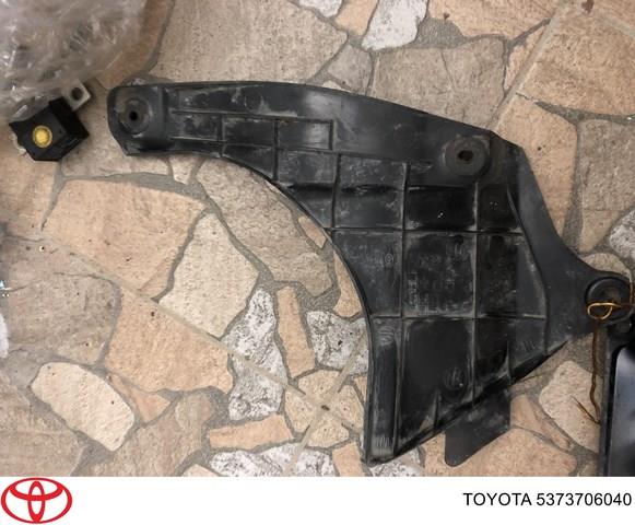 Щиток брудозахисний передньої арки крила 5373706040 TOYOTA