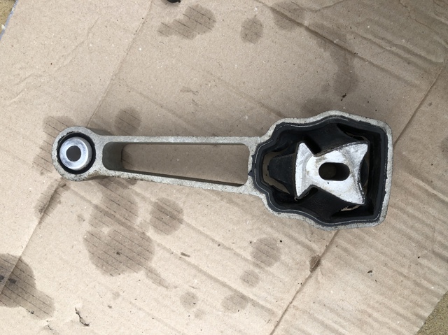 Права опора двигуна 6G926P082GC LAND ROVER