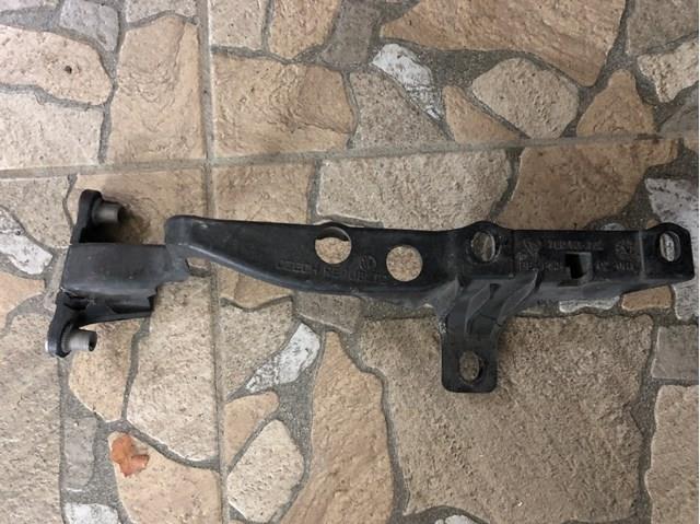 Кронштейн кріплення крила переднього правого, передній 7L0805734 VAG
