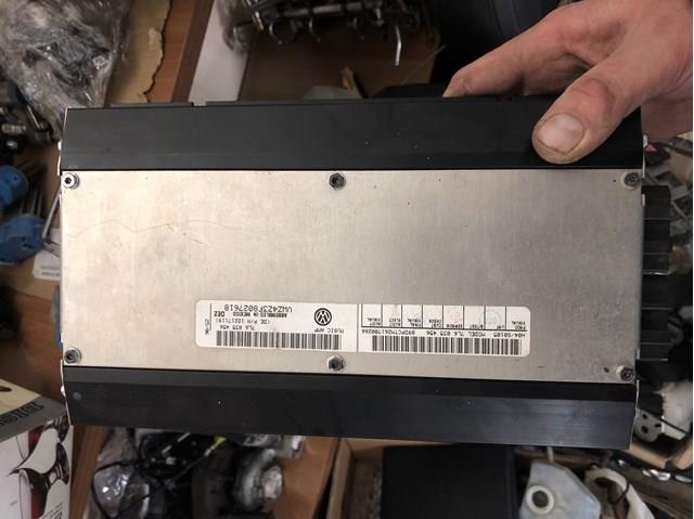 Підсилювач звуку аудіосистеми 7L6035456 VAG