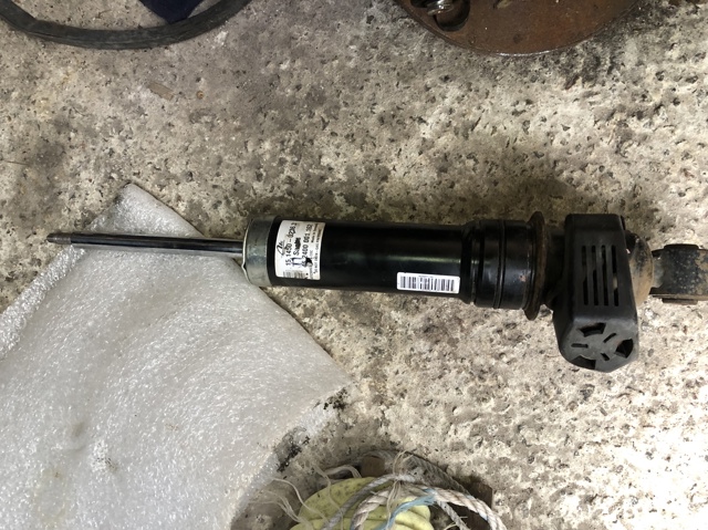Стійка задня права 7L6513028B VAG
