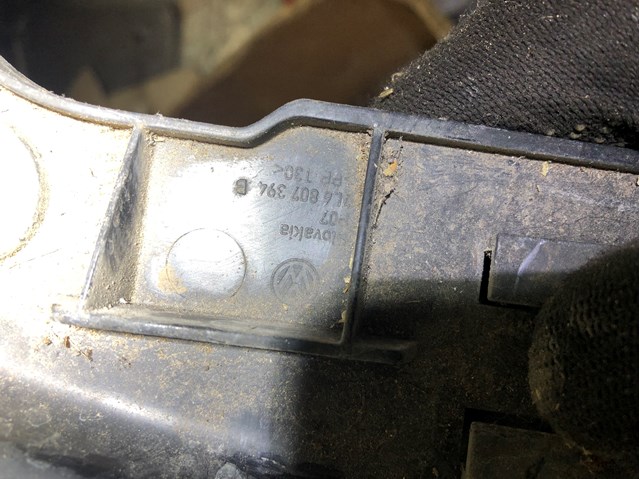 Напрямна заднього бампера, права 7L6807394B VAG