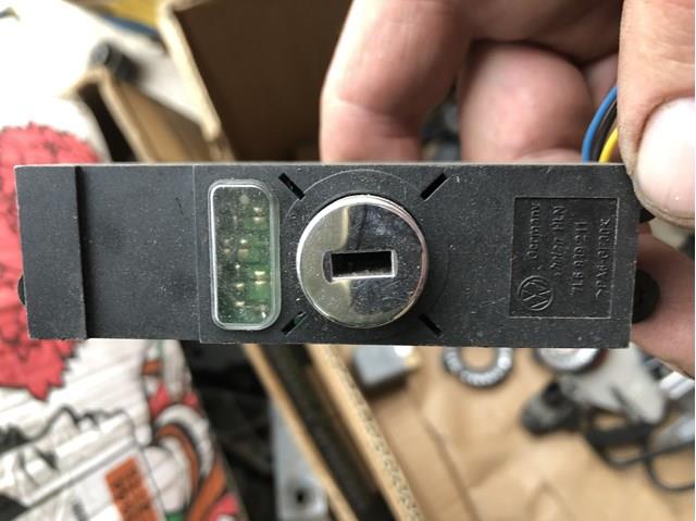 Кнопка відключення подушок безпеки AIRBAG 7L6919211 VAG