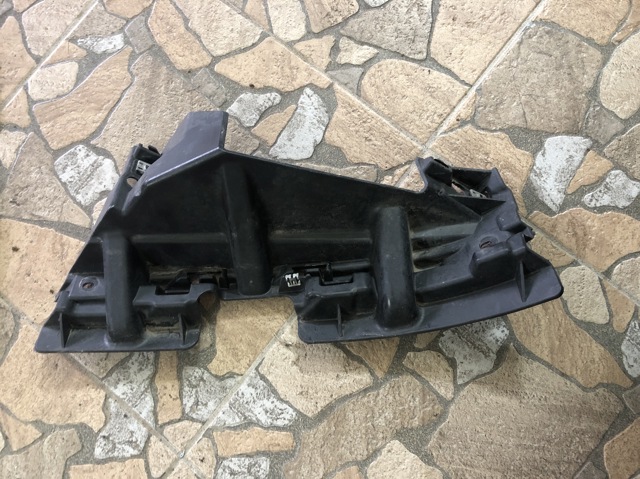 Кріплення протитуманки, лівої 7P6807723 VAG