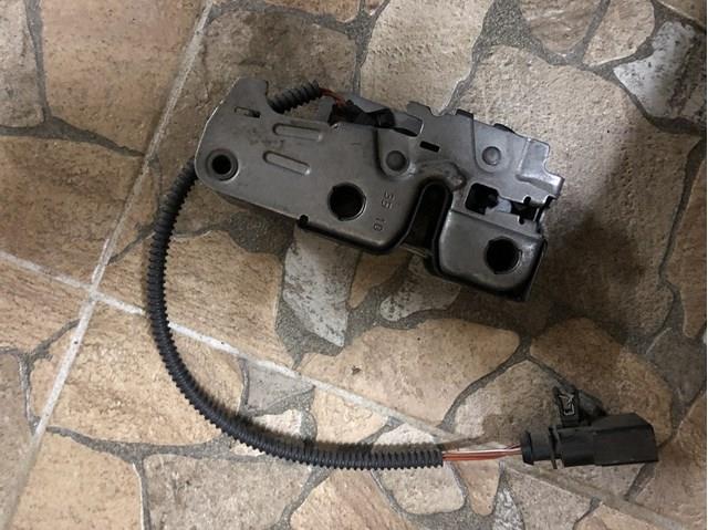 Замок кришки капота 7P6823509 VAG