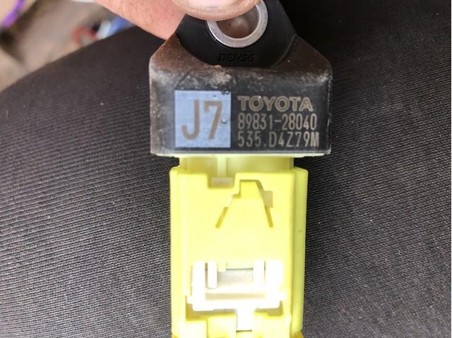 Датчик Айрбег передній 8983128040 TOYOTA
