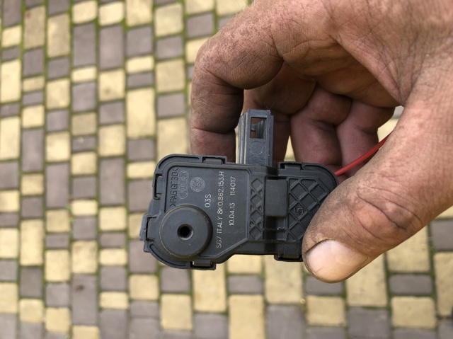 Лічинка замка паливного бака 8K0862153H VAG