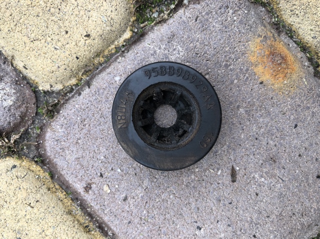 Подушка корпусу повітряного фільтра 95BB9B929AA LAND ROVER