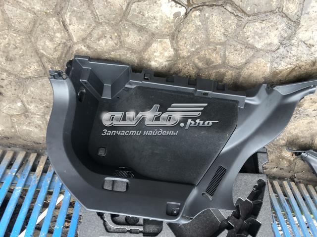 Облицювання багажного відсіку, праве KB7W68850A02 MAZDA