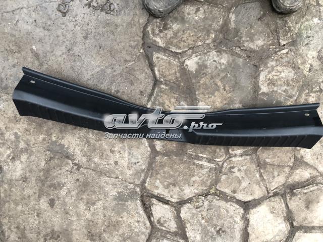 Накладка перегородки KB7W6889XA02 MAZDA