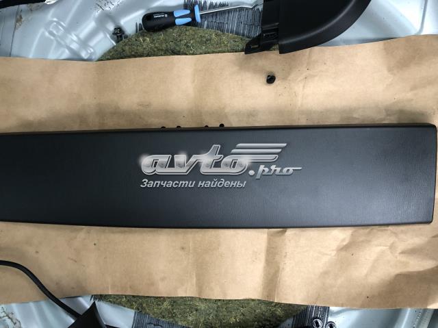 Обшивка-облицювання п'ятих дверей KB7W68930 MAZDA