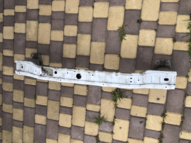 Буфер бампера переднього LR059013 LAND ROVER