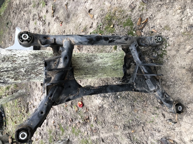 Підрамник задній LR059304 LAND ROVER